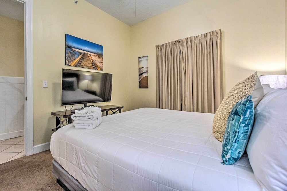 Beachfront Condo w/ Resort Amenities & Ocean Views