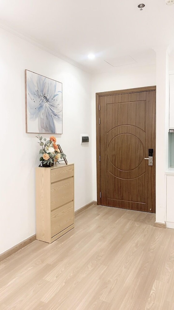 Bom Homestay Vinhomes Times City