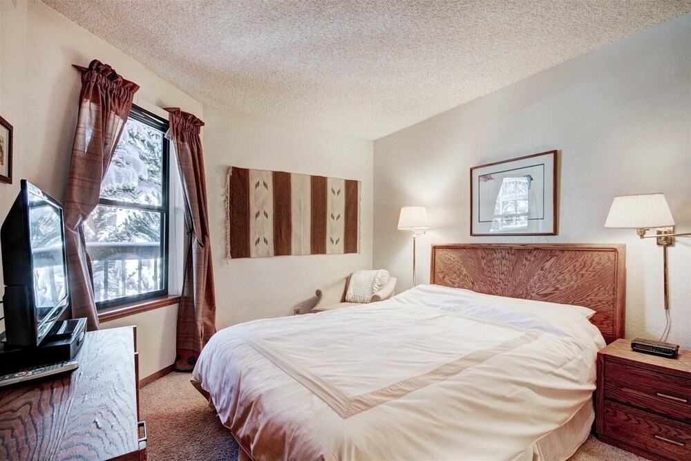 Mountainside  162h 2 Bedroom Condo by RedAwning