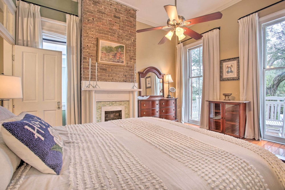 Inviting Uptown New Orleans Apt: Perfect Location!