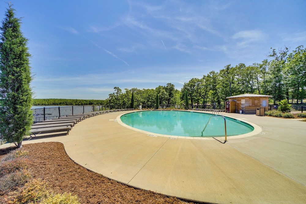 Walk to Lake: Home w/ Community Perks in Canadian!