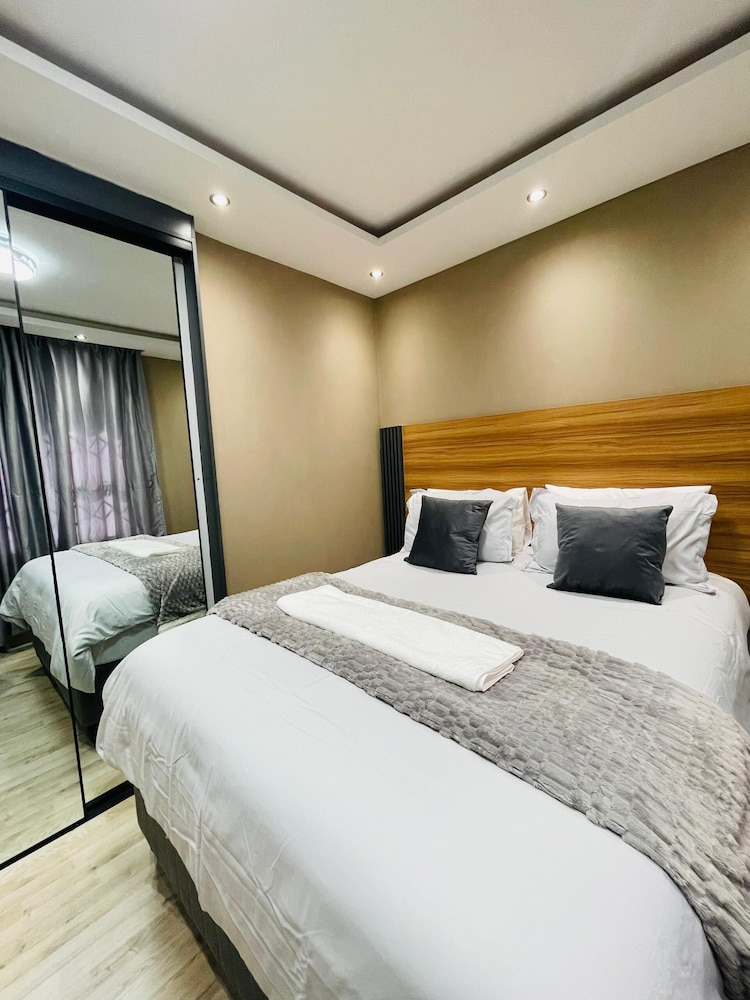 Ques Self Catering Apartments