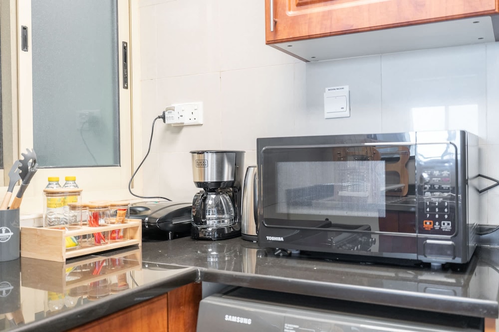 1 Bedroom Apartment With a City View and Sleeps 4