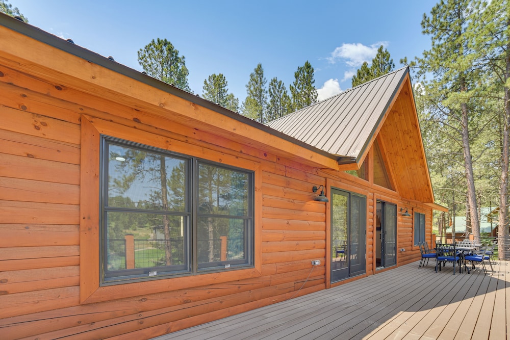 3 Mi to Resort: Year-round Angel Fire Getaway!