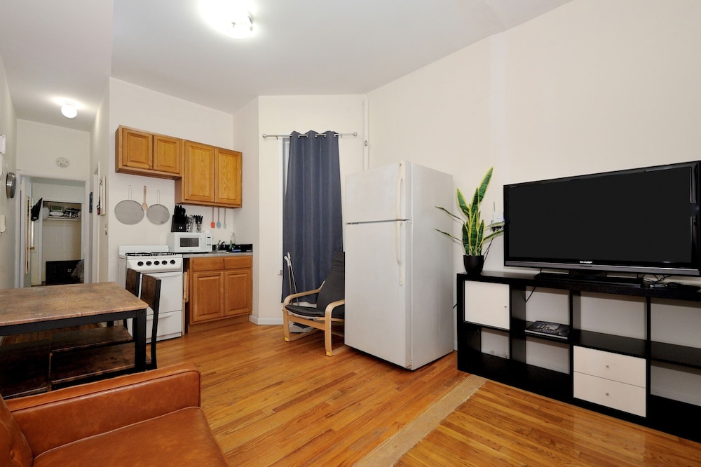 Spacious 2BR on the Upper East Side Steps From Central Park
