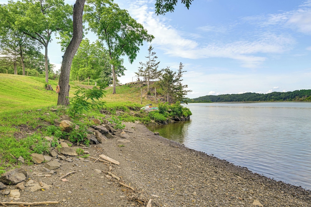 Riverfront Hudson Valley Gem w/ Beach Access!