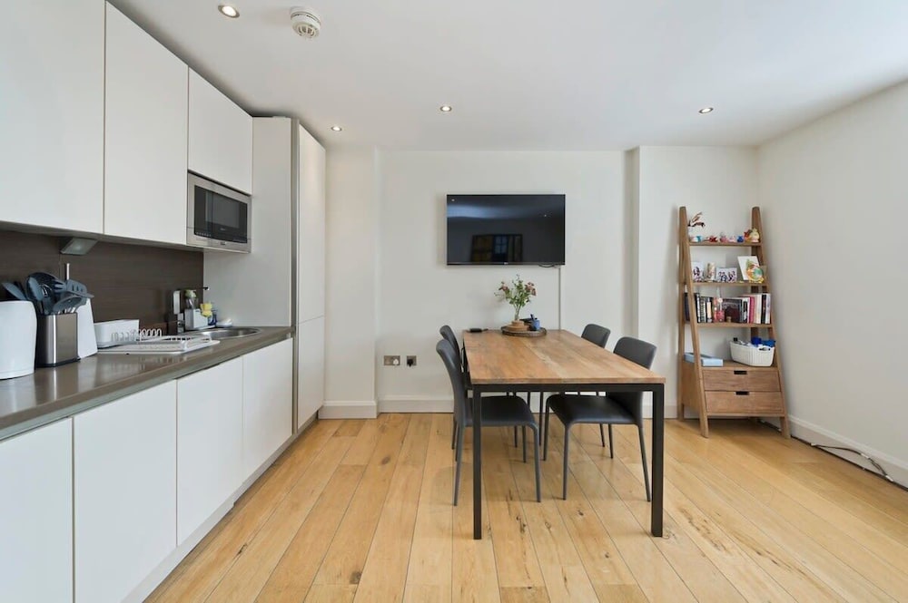2 Bedroom Apartment - Bayswater
