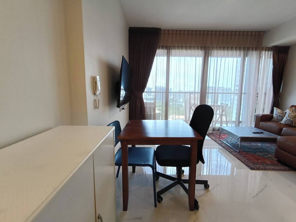 Luxury Large One Bedroom Seaview Serviced Apartment at Wongamat, Pattaya