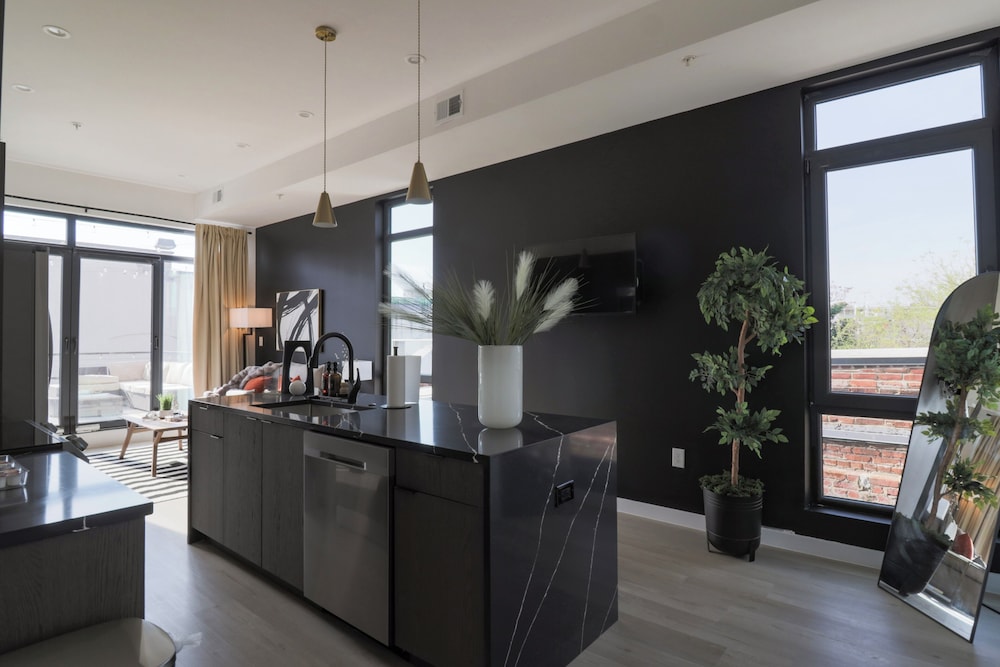 Unit 9: Luxe 2BR Penthouse | Sleeps 6