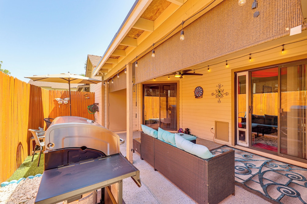 4 Mi to Dtwn: Cozy Couple's Haven w/ Patio in Mesa