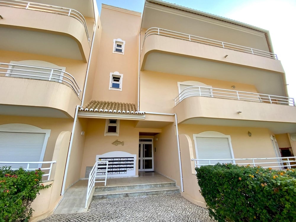Vilamoura Typical 2 With Pool by Homing