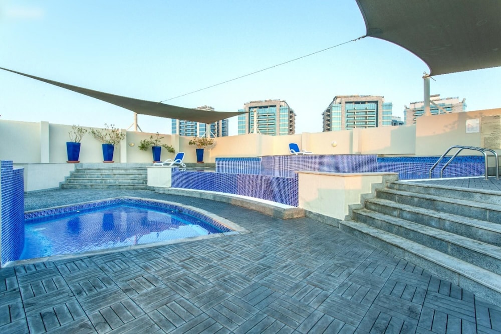 Elegant Apt In Al Barsha South