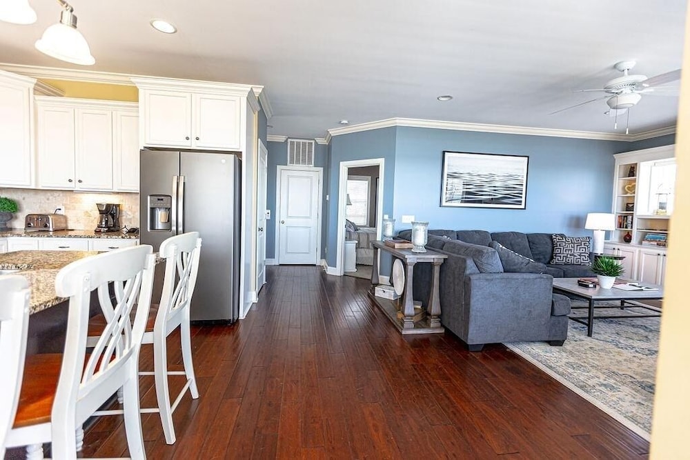 R & R By The Sea 4 Bedroom Home by RedAwning