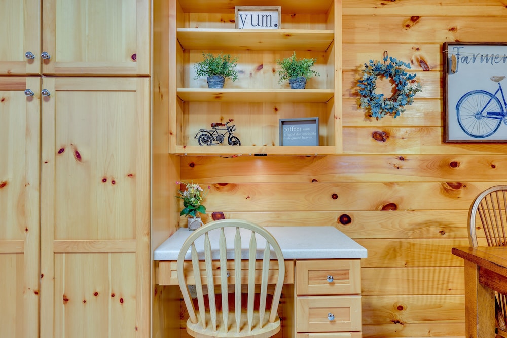 Hot Tub & Game Room: Blue Ridge Getaway