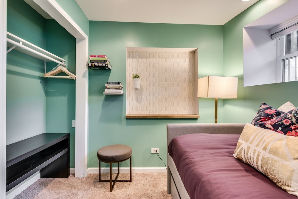 Chicago Vacations - Vibrant Stylish 4 Bed Condo near Humboldt Park by AllSet Turnover - Property Image 21