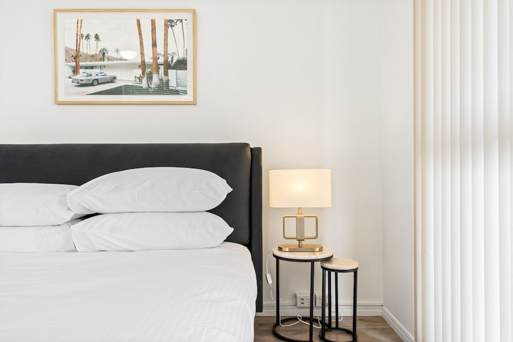 Elegant 2-bed With Balcony by Parks and Amenities
