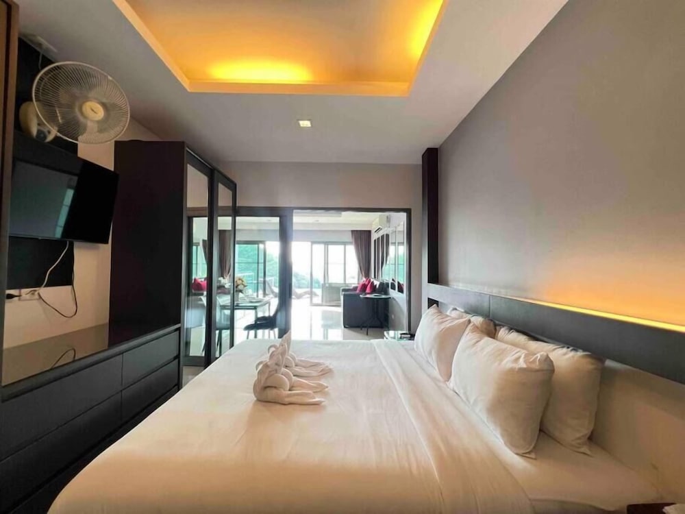 Sea View Suite Pool Access C81