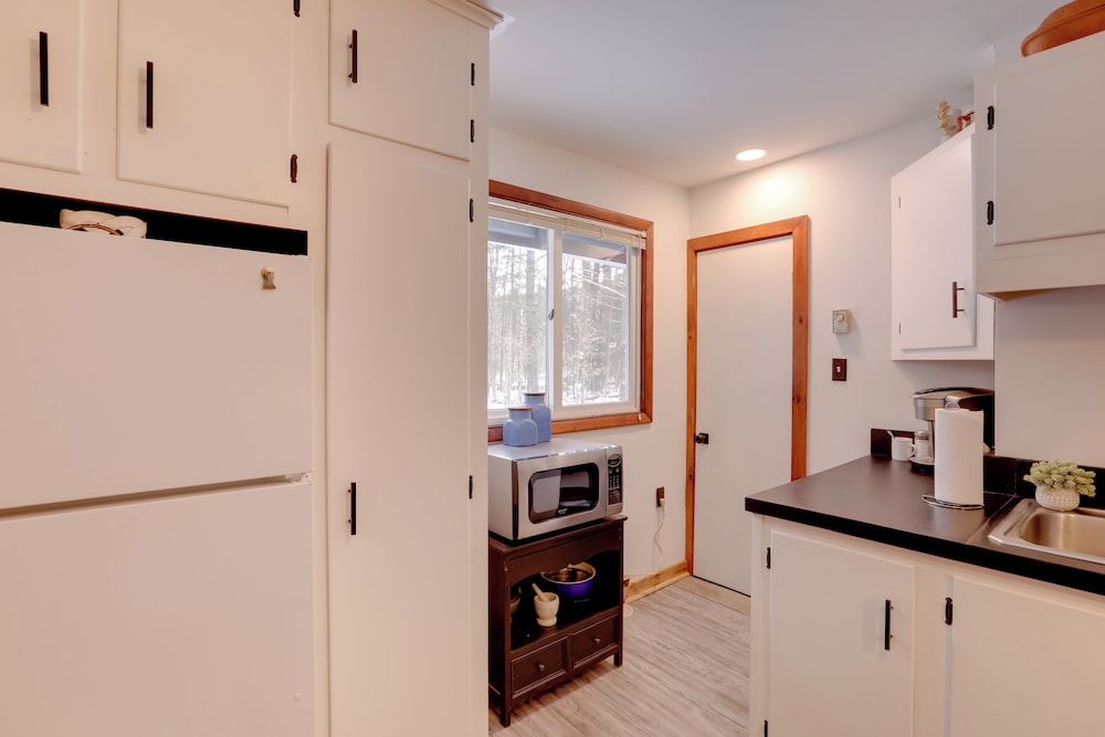 Riverfront Cabin w/ Hot Tub in Schroon Lake!
