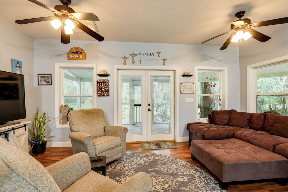 1/2 Mi to Sapelo River: Family Home w/ Large Yard