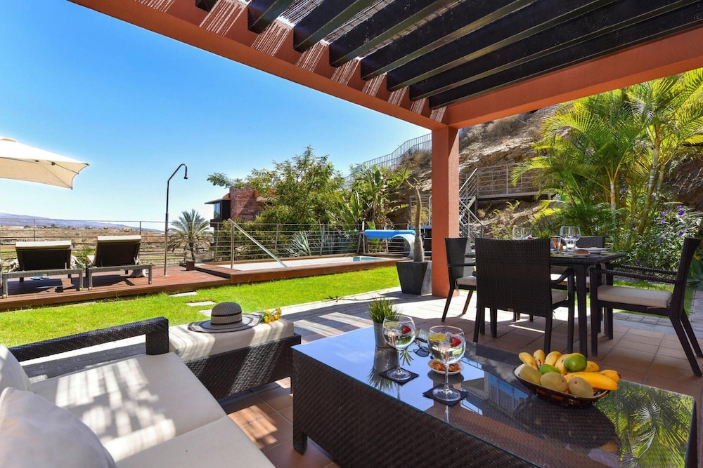 Luxurious Holiday Home With Pool in Maspalomas