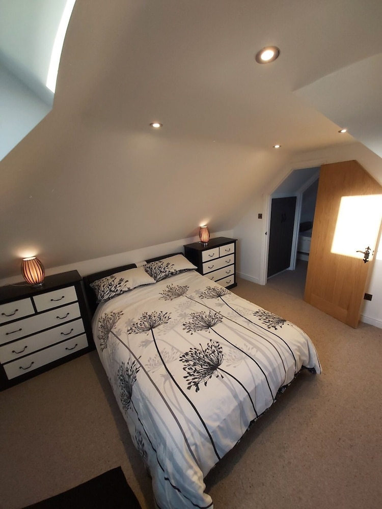 Bluebell House 5 Star Luxury 4 Bdrms and hot tub view 4