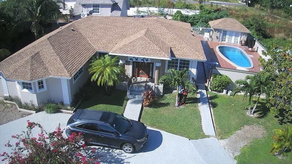 Hotel Cocoplum Rest N Hideaway 1 - Image 1