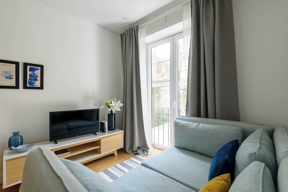 Almad3 Stylish Almada Hide-away