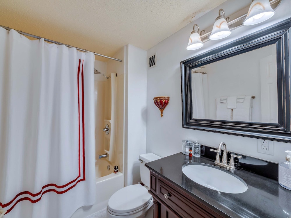 Uhost AI 2BR Condo w Balcony Great Views