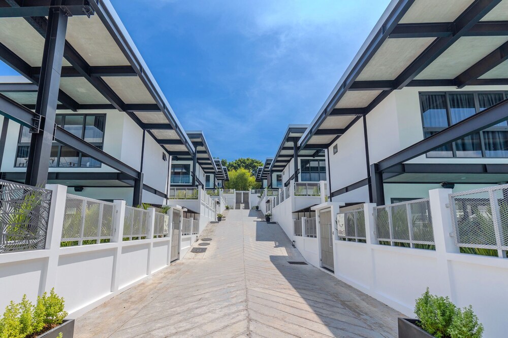 Loft-Style 4BR Salt Pool Villa Sunset 6