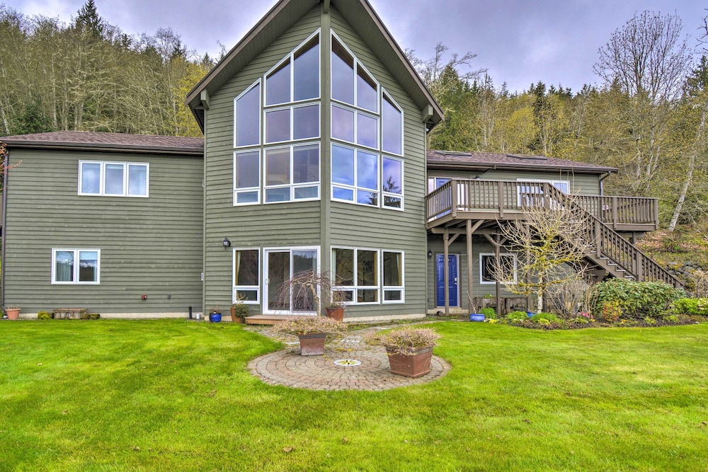 Idyllic Retreat ~ 20 Mi to Olympic National Park! view 3