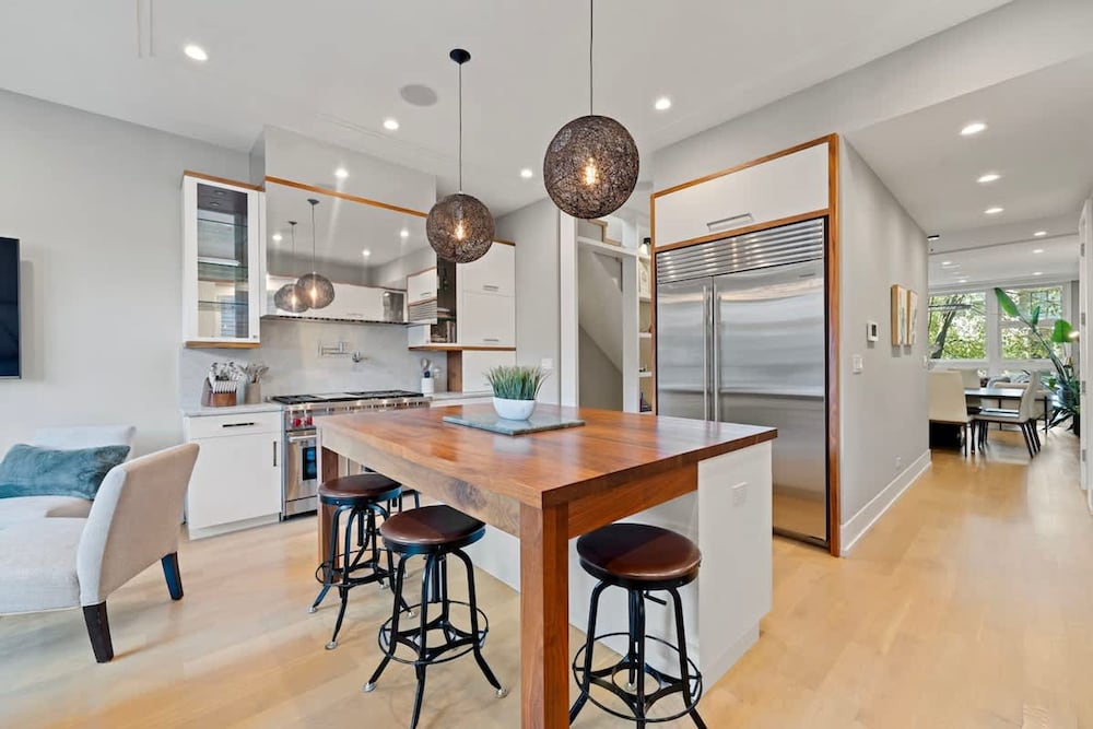 Stunning 5BR Home With 2 Rooftops Sauna Hot Tub