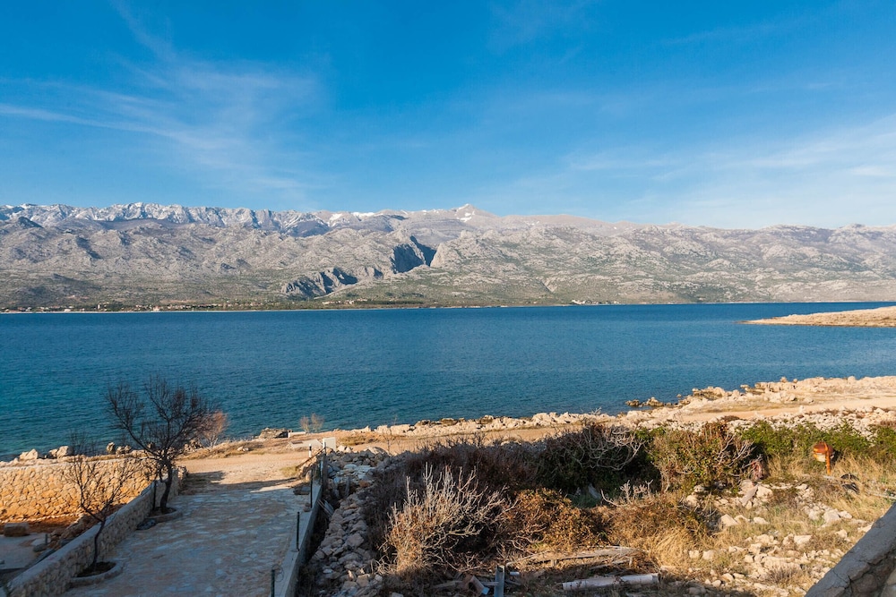 Cozy Apartments in Zadar With Sea and Mountain Views