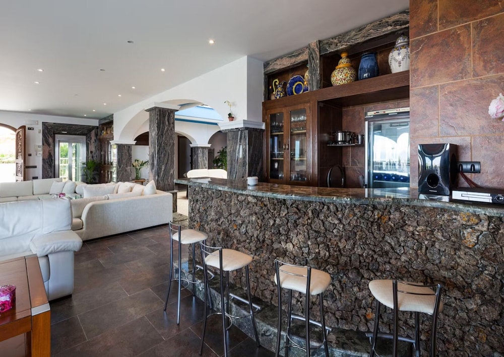 Unique Villa With Outdoor hot tub