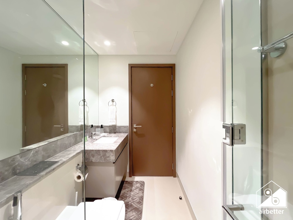 Skyline Elegance Fountain View 3BR in Downtown