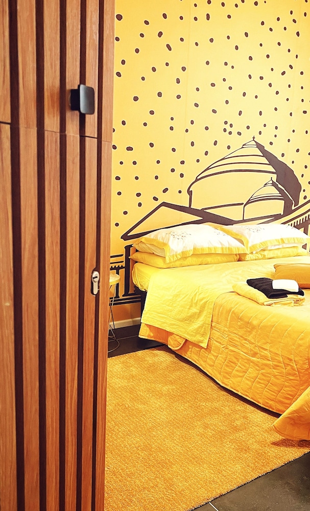 LH 51 Neapolitan Rooms