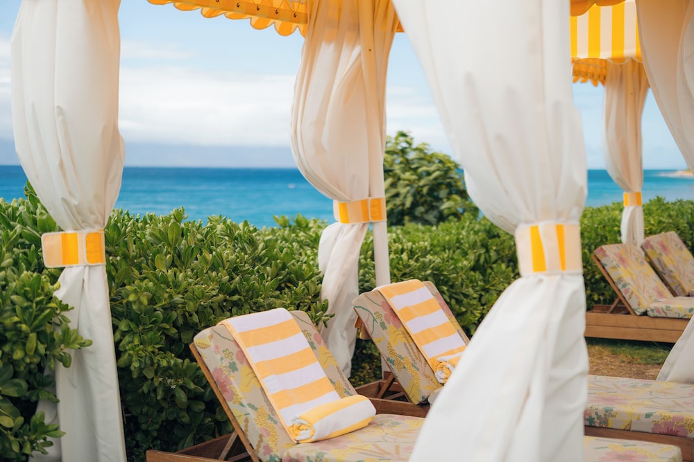 Royal Lahaina Bungalows & Spa