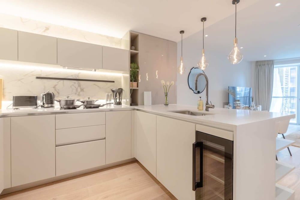 Charming 2BD Contemporary Flat - White City!