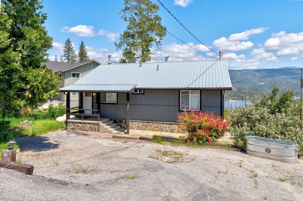 Modern 2bd Cabin With Stunning Views of Bass Lake view 4