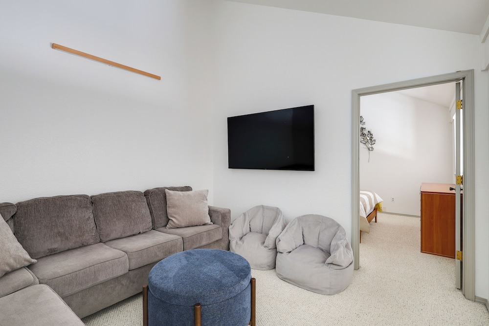 Walk to Payette Lake: Mccall Condo w/ Fireplace