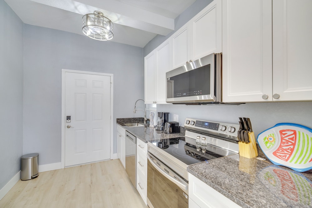 5 Mi to Beaches: Melbourne Duplex w/ Pool!