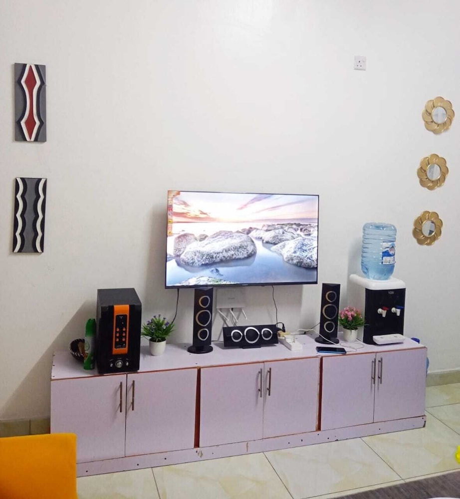 Lux Suites Rosavosa Apartments Bamburi
