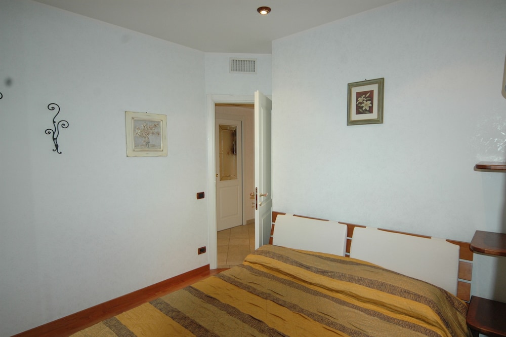 Roma Chic House - Delightful Luxury Apartment 3 People, With Jacuzzi