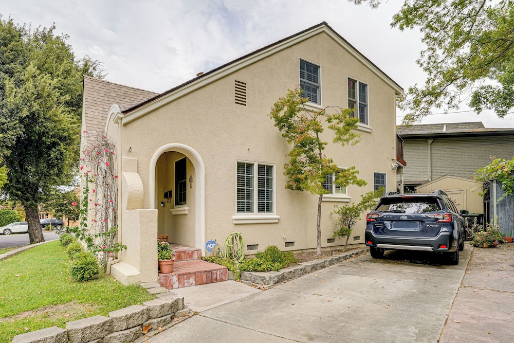 Walkable Miracle Mile Retreat w/ Peaceful Patio