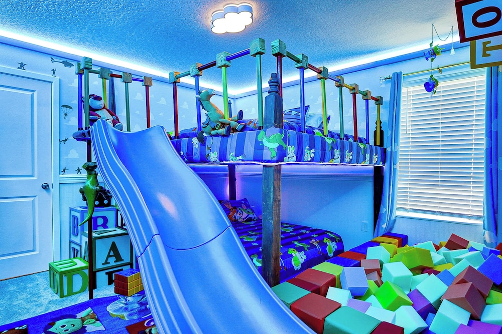 Epic 10br Solara Retreat, Themed Fun & Pool