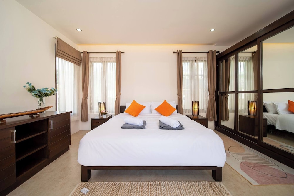 Spacious Private 4 BR Villa With a Working Office