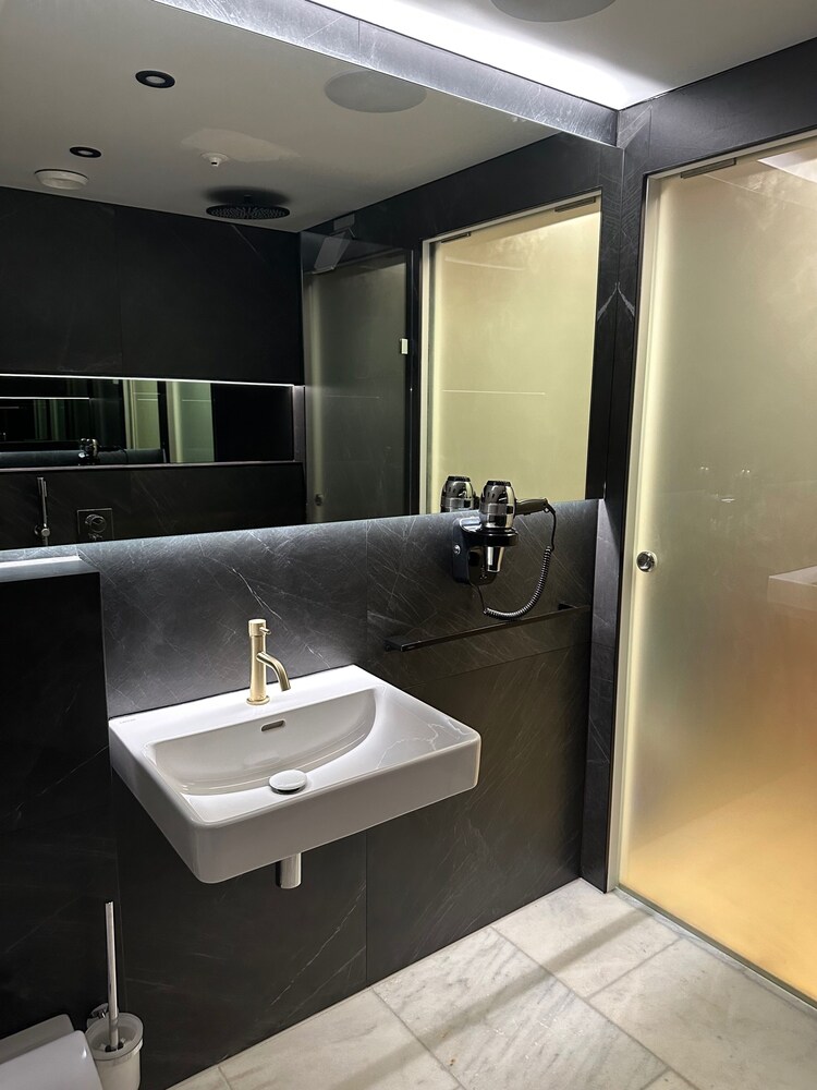 2-bed - Sleeps 6 - Pet Friendly With Free Parking