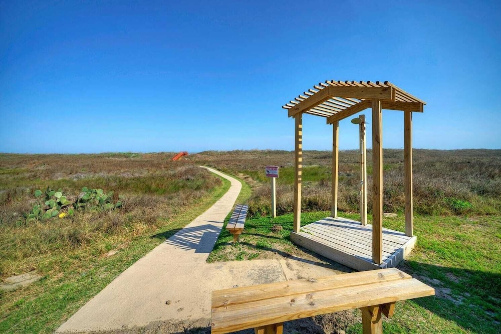 2 Beachfront Condos, Pool, Tennis/pickleball, Gulf View Island Retreat Complex