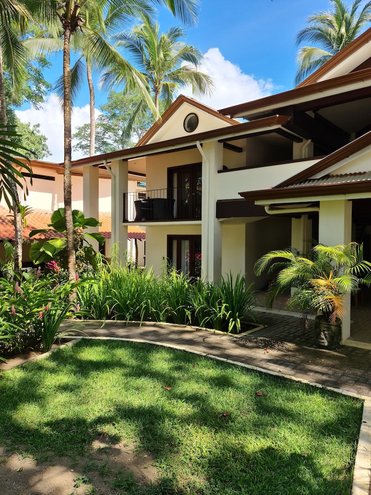 Hona Beach Hotel