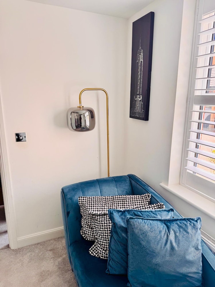 Luxurious Majestic 4 Bedroom- Free Parking