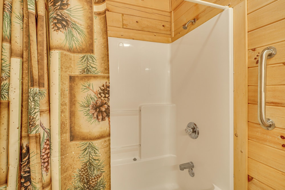 Private Hot Tub: Lake Resort Cabin in Sevierville!